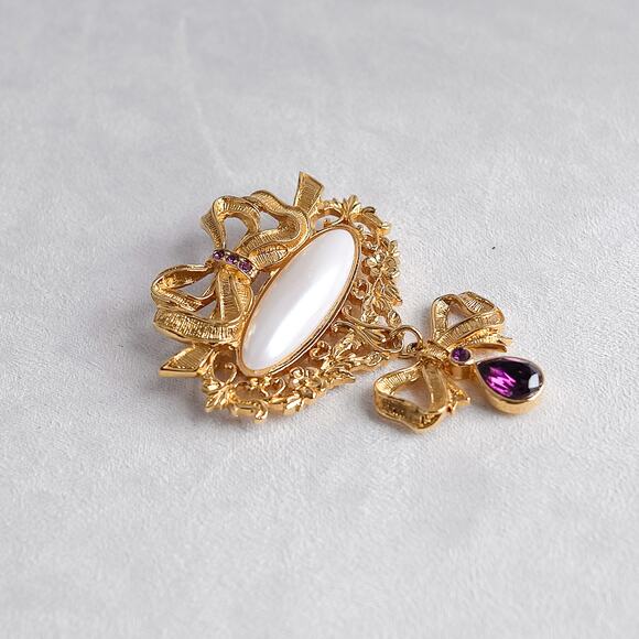 Avon Bow Brooch Vintage Gold-Tone Faux Pearl Purple CZ Statement - Picture 2 of 5